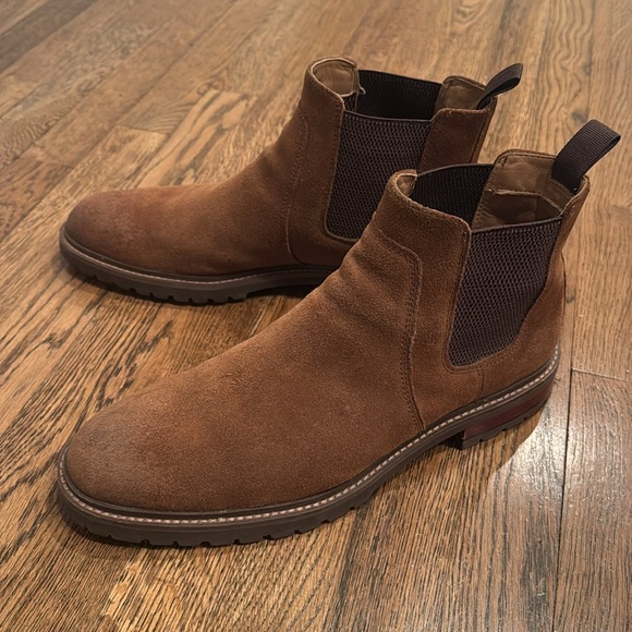 Johnston & Murphy Barrett Chelsea Boot, Tan Oiled Suede, Size 11 - Picture 2 of 7